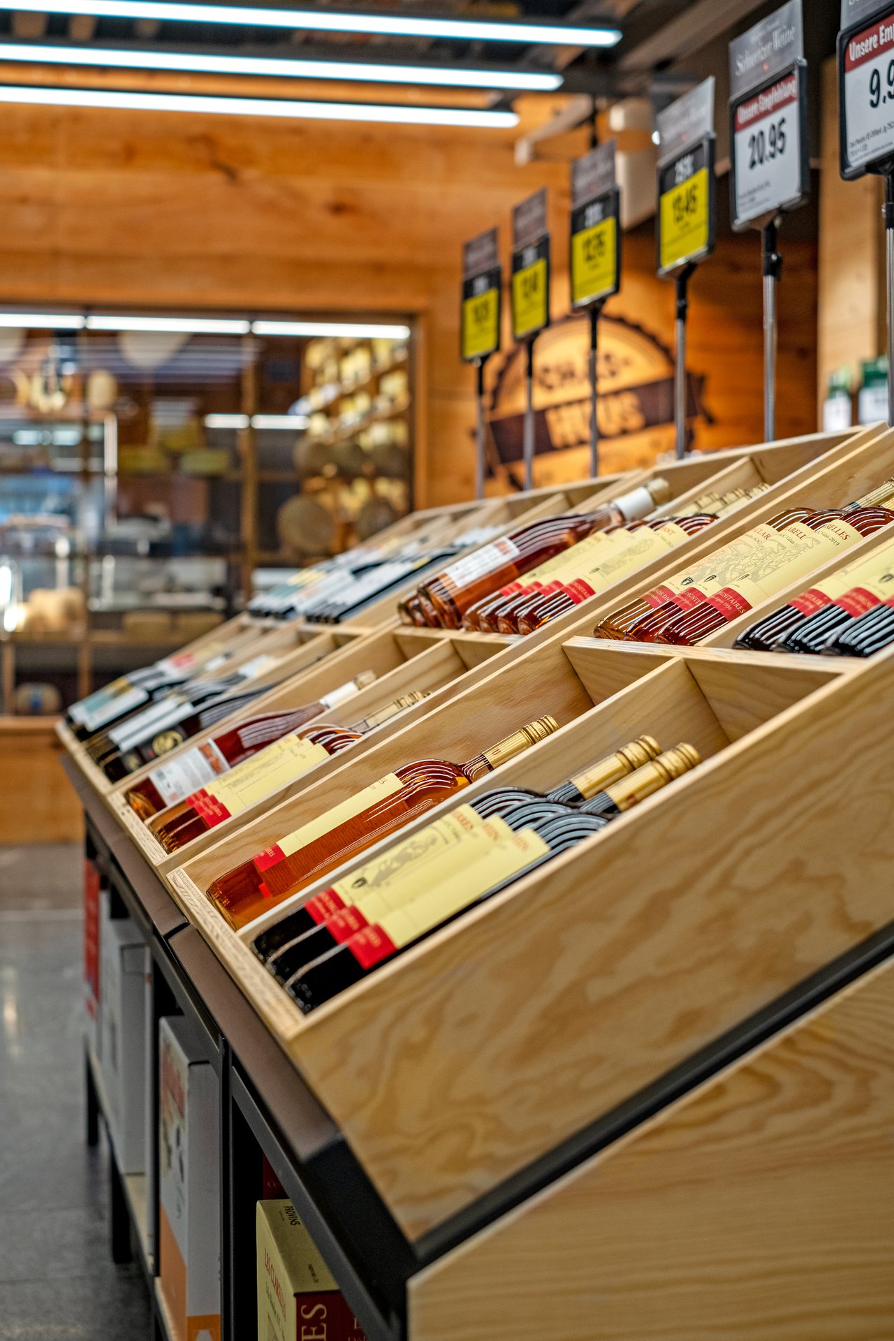 Wein in Szene setzen Coop Präsentationsträger